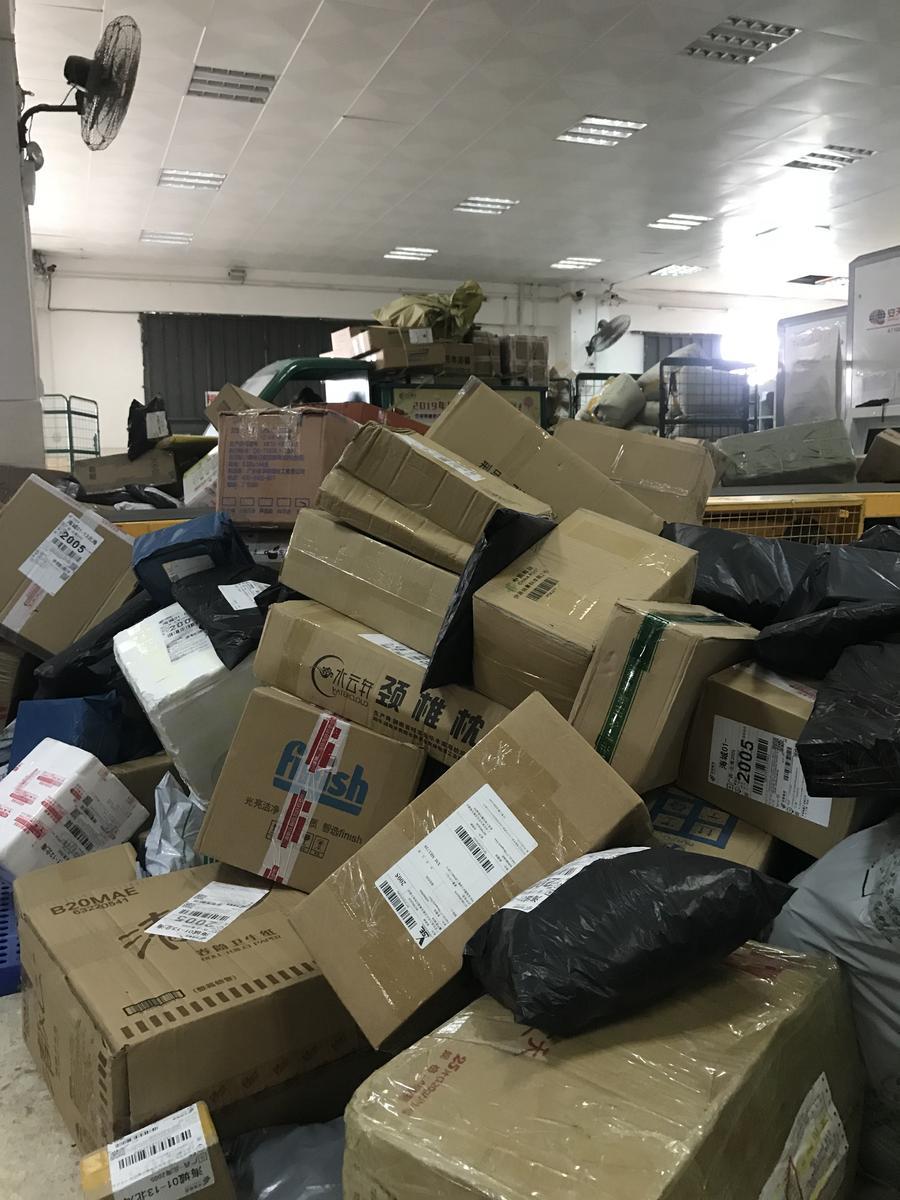 除了快递箱子以外,平时我们买鞋带回来的鞋盒以及一些食物的外包装