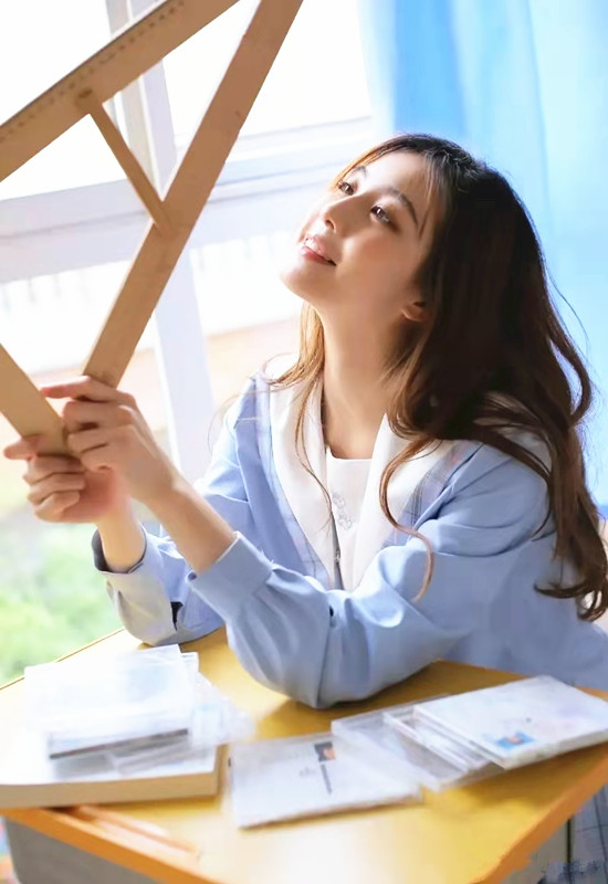 成都校花韩倩笑靥如花冰肌玉骨少女风搭配清新甜美