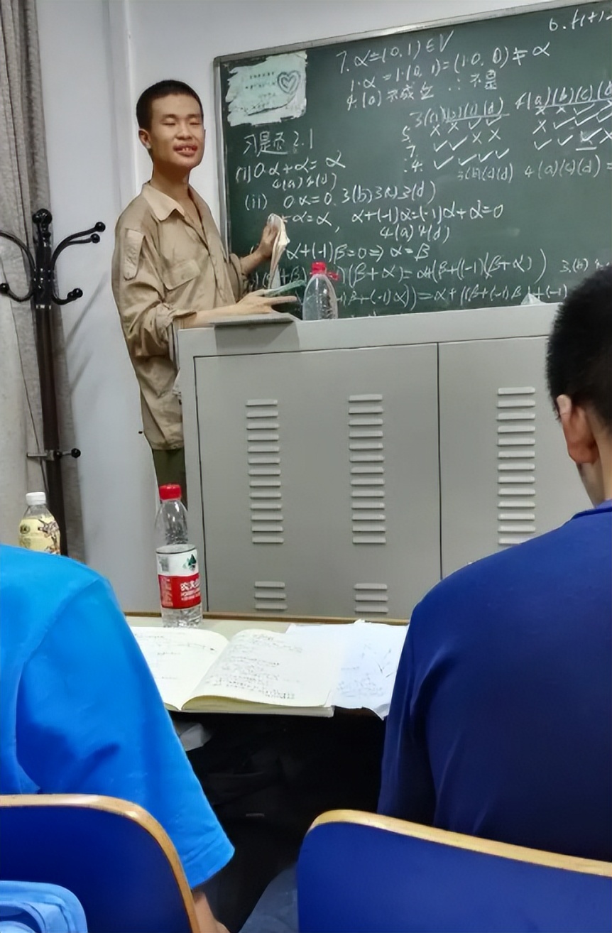 韦东奕帮6名博士秒解难题，拒收巨额酬金引争议，他到底有多牛？休闲区蓝鸢梦想 - Www.slyday.coM