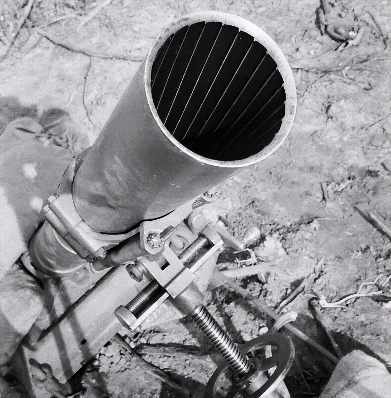 东北战事结束后,东北国军装备的此类重迫击炮几乎全数为东野部队缴获