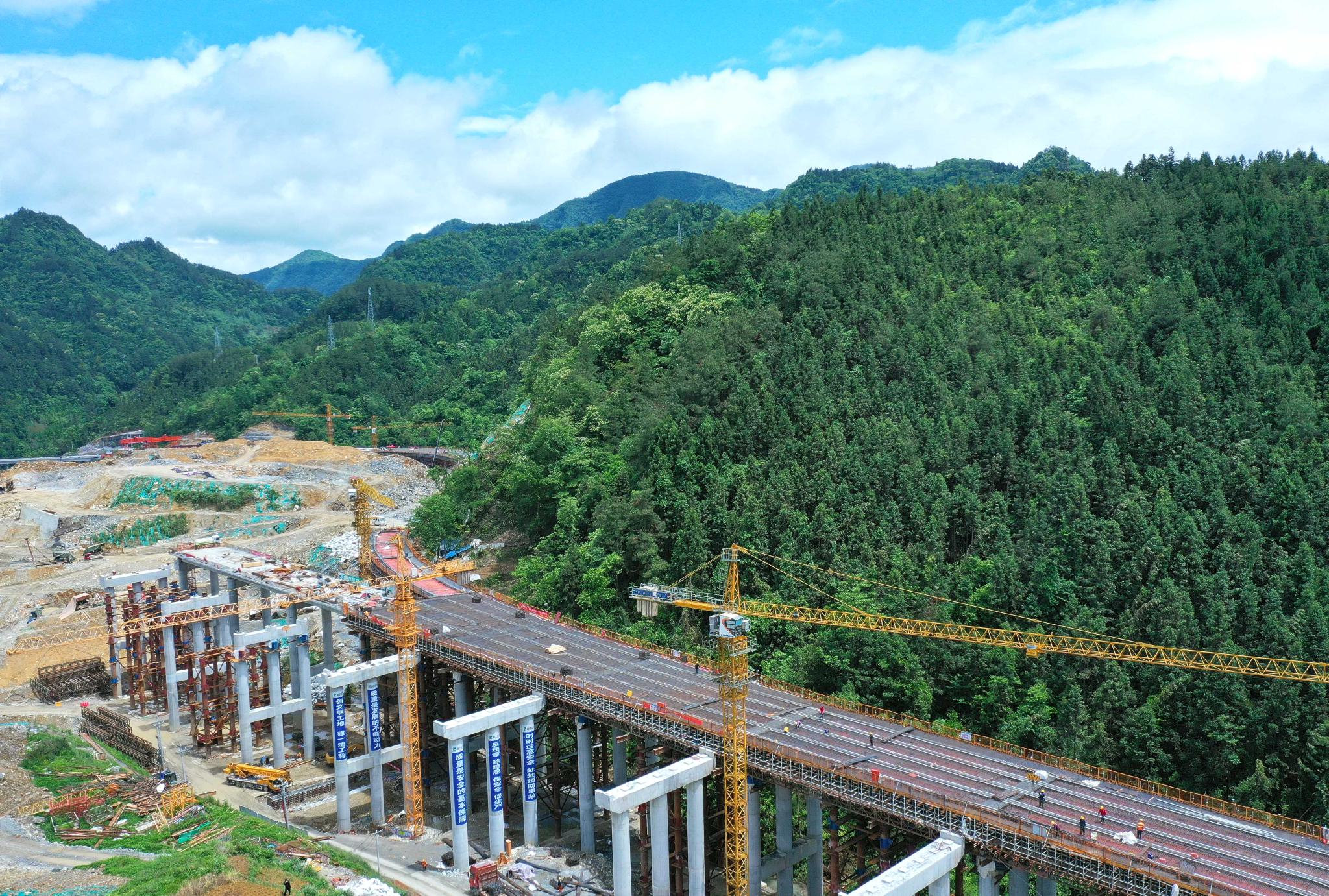 湖北恩施冲刺张南高速全线通车