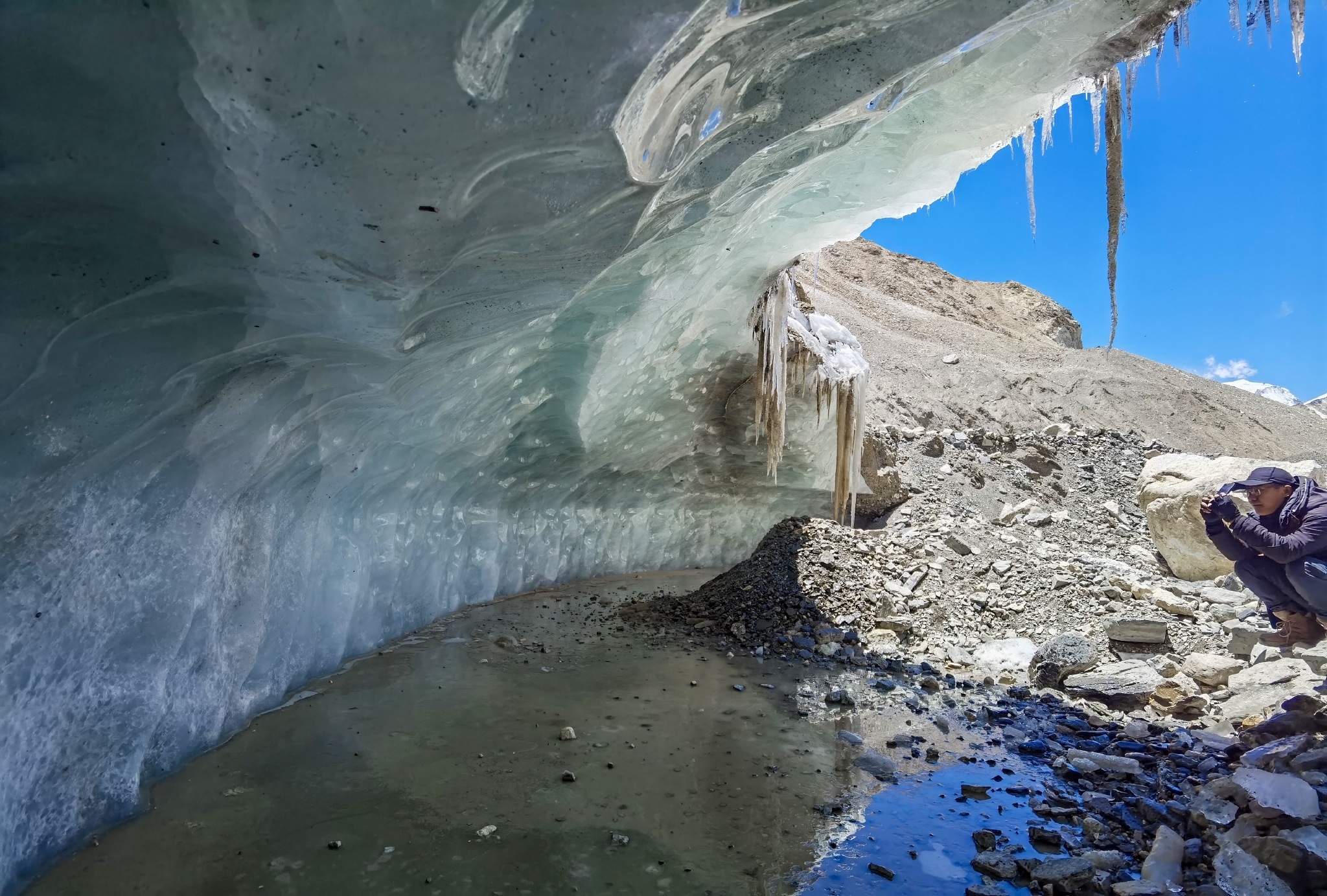 跟随科考队员直击雄伟的东绒布冰川