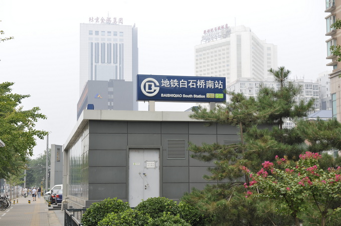 北京白石桥南站等3座地铁站解封380余条公交线路临时调整