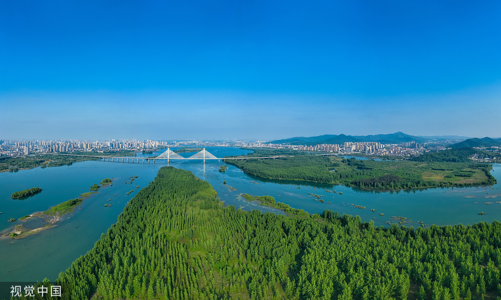湖北襄阳汉江国家湿地公园绿意盎然水天一色