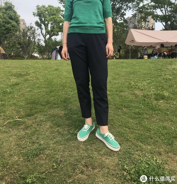 让夏日多点颜色——穿搭利器vans帆布鞋 夏日穿搭指南__财经头条