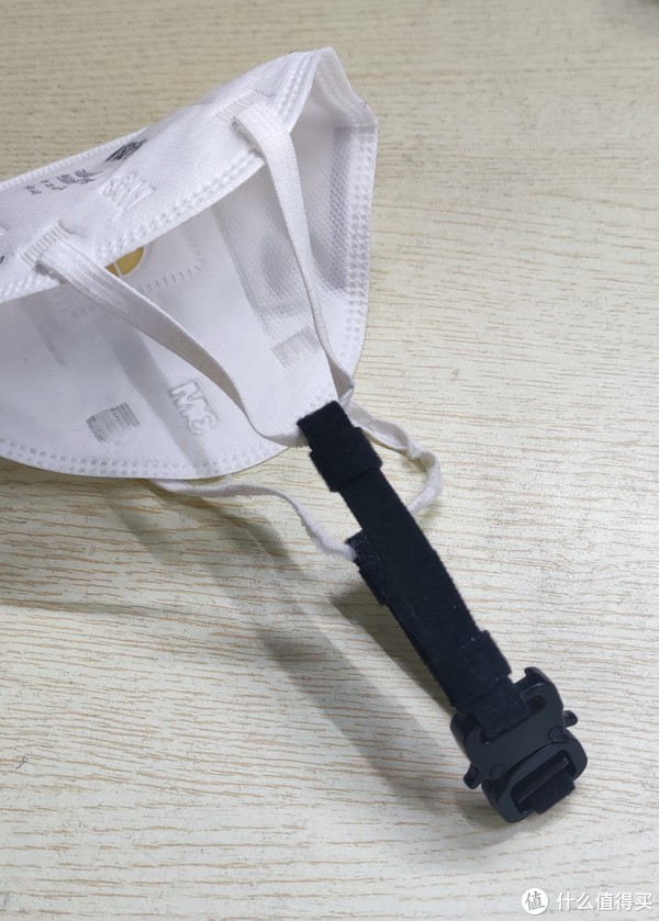 之前戴n95口罩很是勒耳朵,而且还影响耳机的效果.