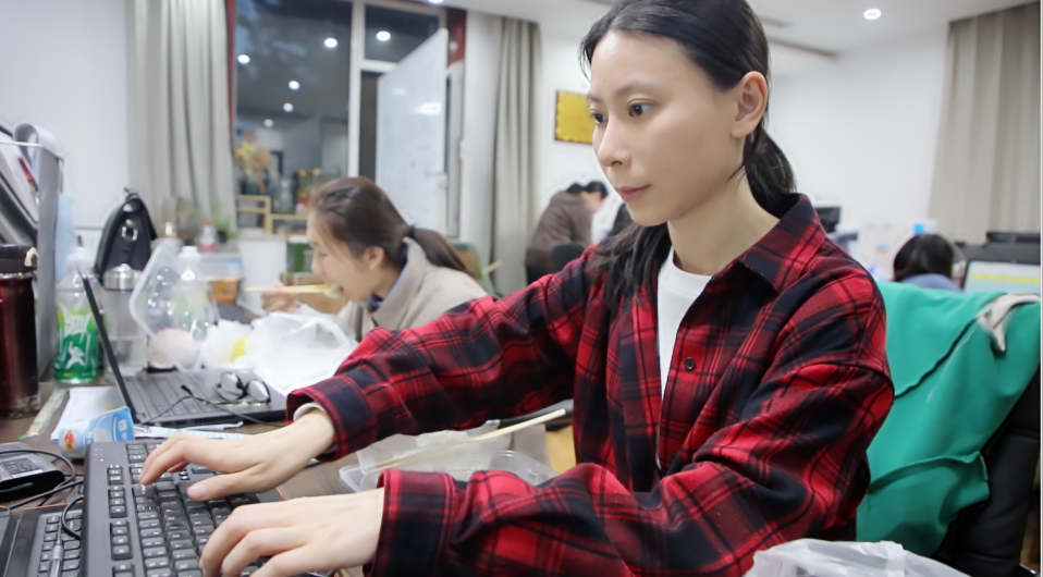 有这样一群人，他们的“店铺”，为我们守护，24小时不打烊！休闲区蓝鸢梦想 - Www.slyday.coM