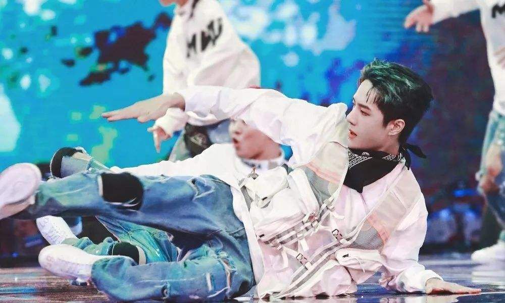 王一博搭档黄渤主演喜剧影片《惊叹号》本月开机,导演让人期待!休闲区蓝鸢梦想 - Www.slyday.coM 王一博搭档黄渤主演喜剧影片《惊叹号》本月开机,导演让人期待!休闲区蓝鸢梦想 - Www.slyday.coM