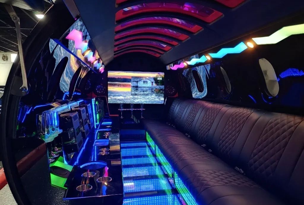 飞机改装成12米加长豪车居然还能上路