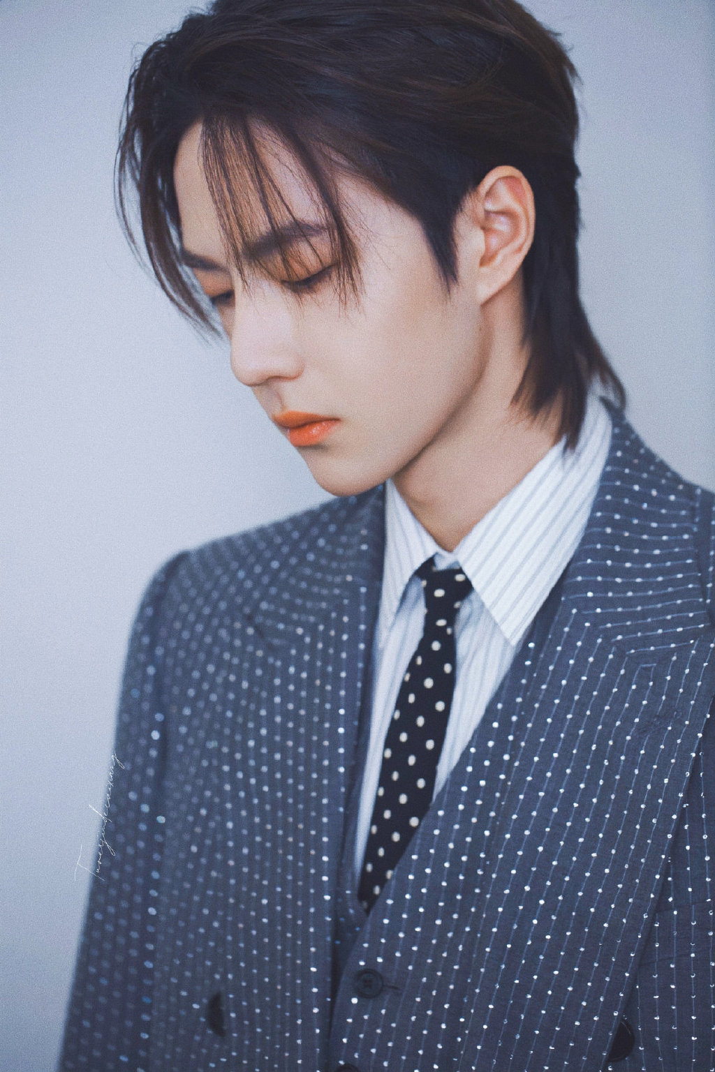 王一博西装高冷范儿十足看见他古装时才懂啥是公子世无双