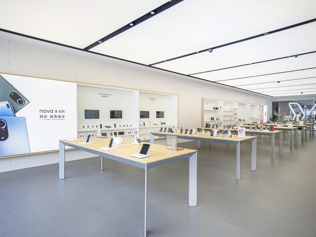 走进华为线下门店,这里有最炫目的科技产品和超全的货源.