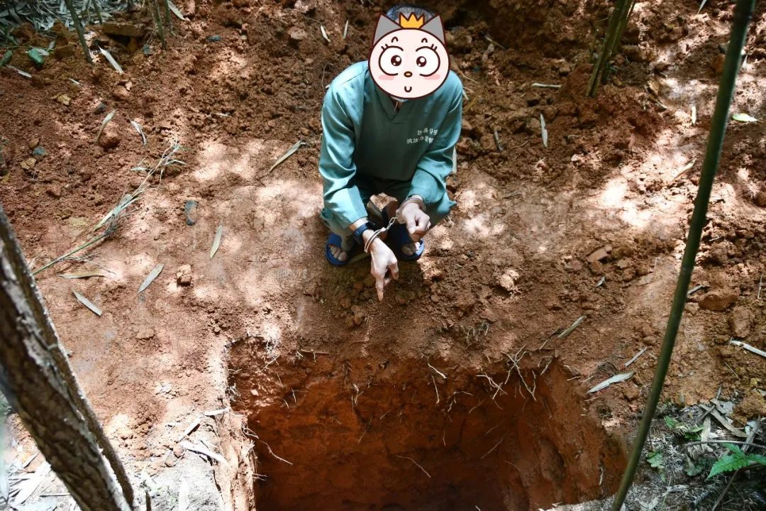 福建两摸金校尉盗掘古墓被抓