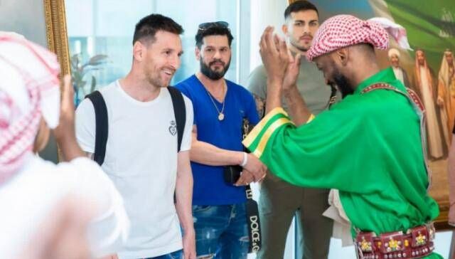 梅西从沙特返回巴黎后，收到2个好消息！4粒法甲进球2次月最佳休闲区蓝鸢梦想 - Www.slyday.coM