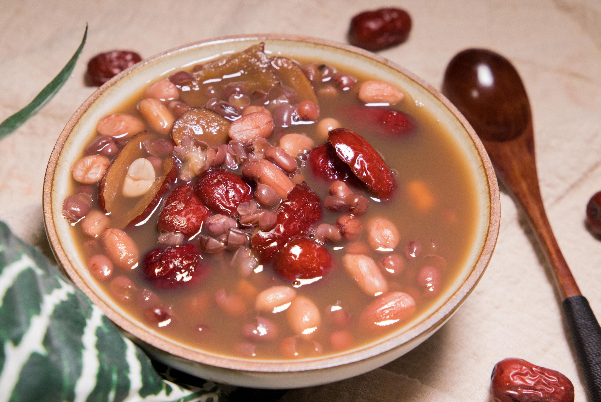 美味的红枣木瓜花生汤