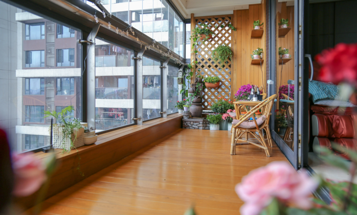 阳台封一半留一半洗衣房和休闲区都有了聪明人都这样设计