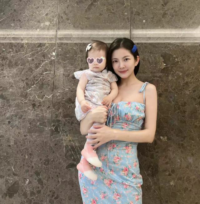 王灿自曝家里老人身体不好自己带娃亲力亲为不相信保姆