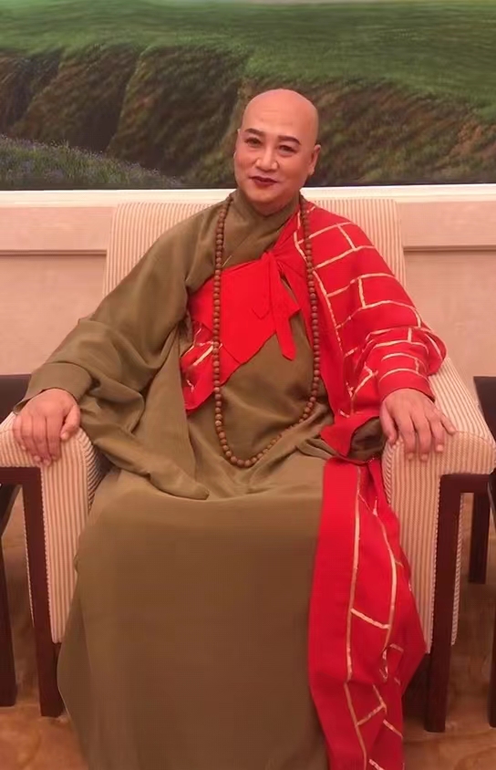 69岁迟重瑞穿袈裟化浓妆重现唐僧扮相做宣传网友直呼毁经典