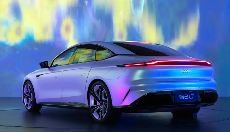 没把车主当自己人！智己L7被曝五大问题遭集体维权休闲区蓝鸢梦想 - Www.slyday.coM