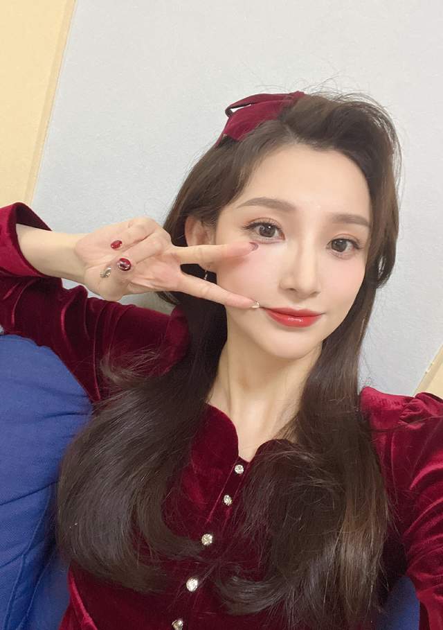 央视美女主持人马凡舒,从模特到春晚只用了九年,她经历了什么?