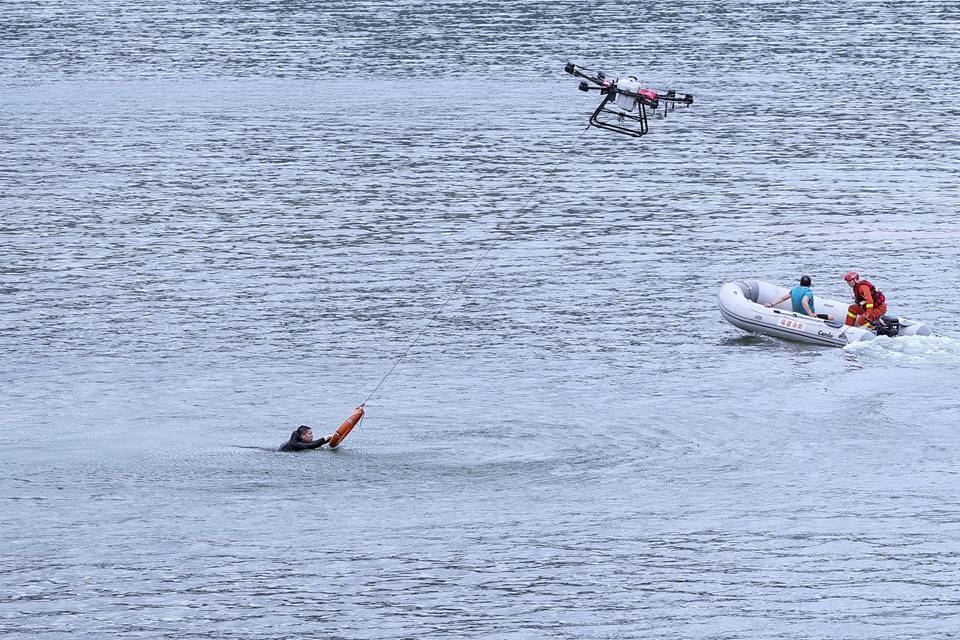 出动无人机水上救援直击福建龙岩防汛抢险联合演习大场面