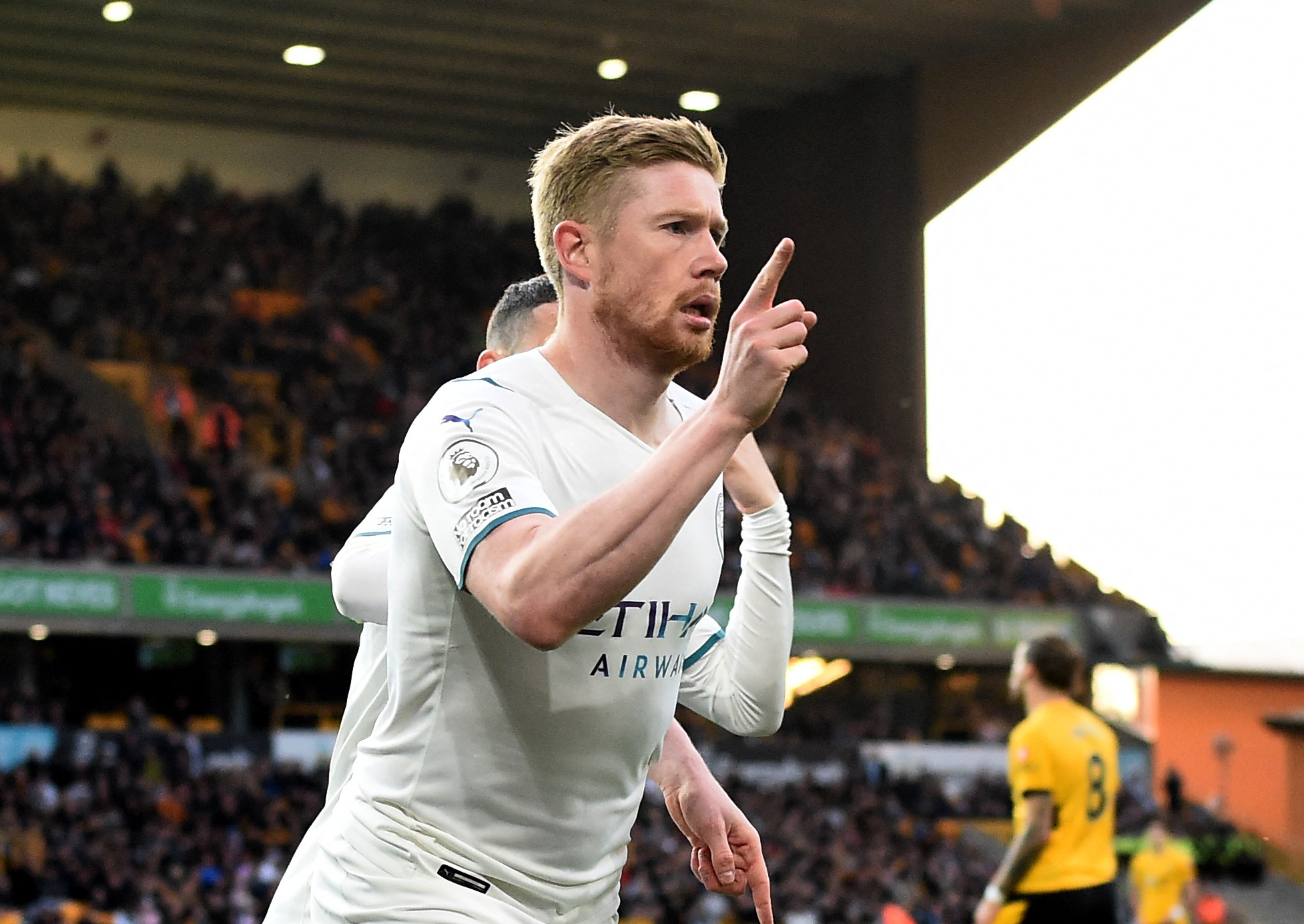 5月11日,曼城队球员德布劳内庆祝攻入第一粒进球.