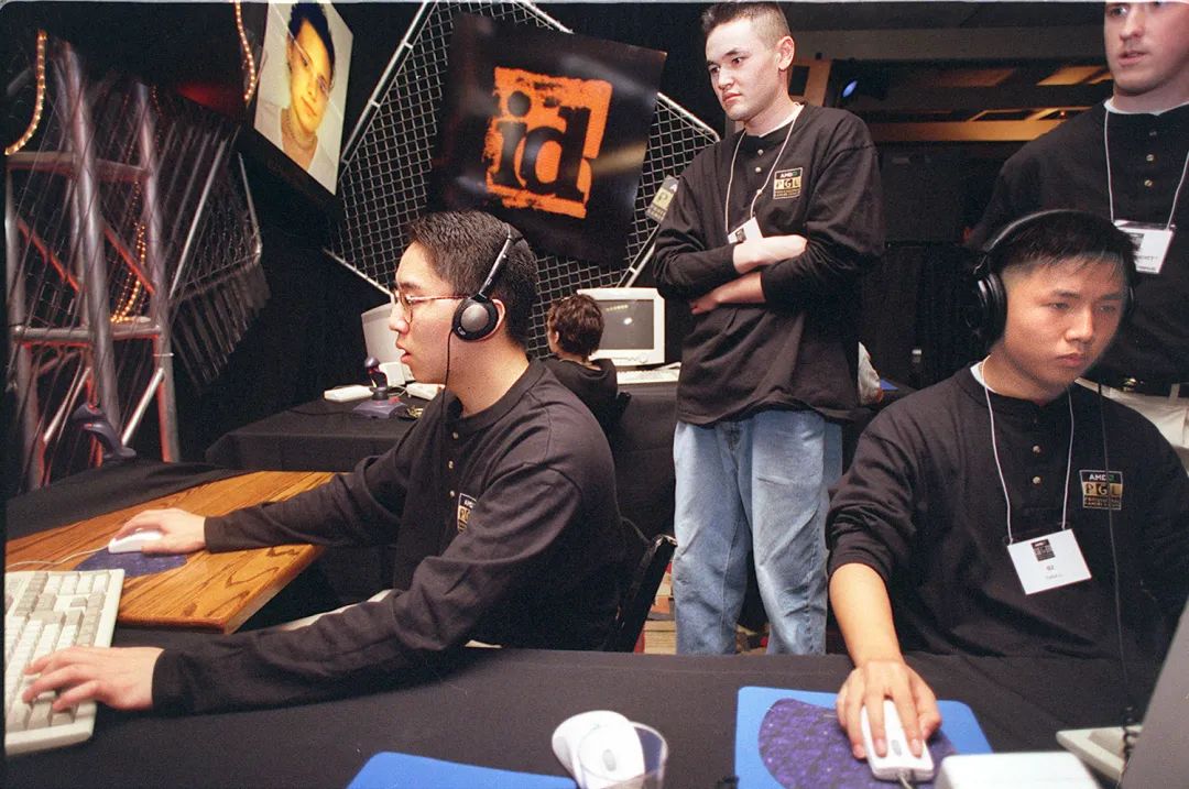 方镛钦和他的哥哥方镛凯创办了gx media,这家控股公司管理着方镛钦的