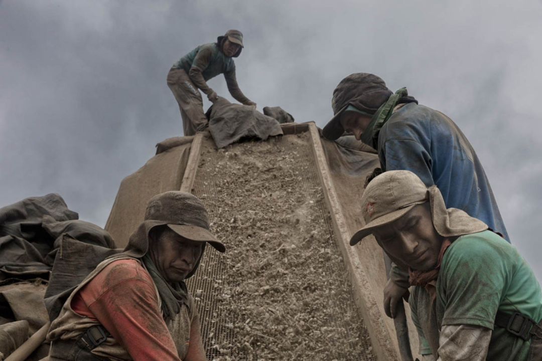秘鲁的鸟粪工人