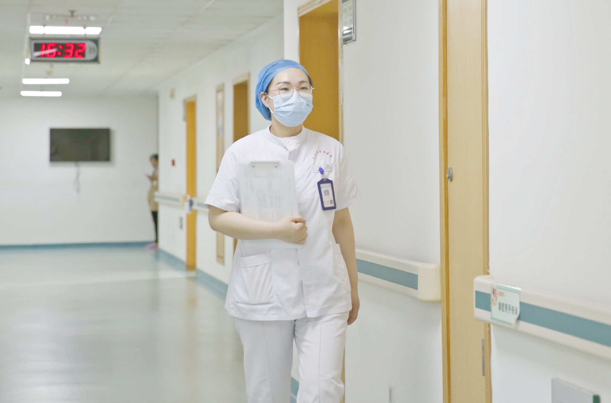 新华全媒肿瘤科护士触摸生命的温度