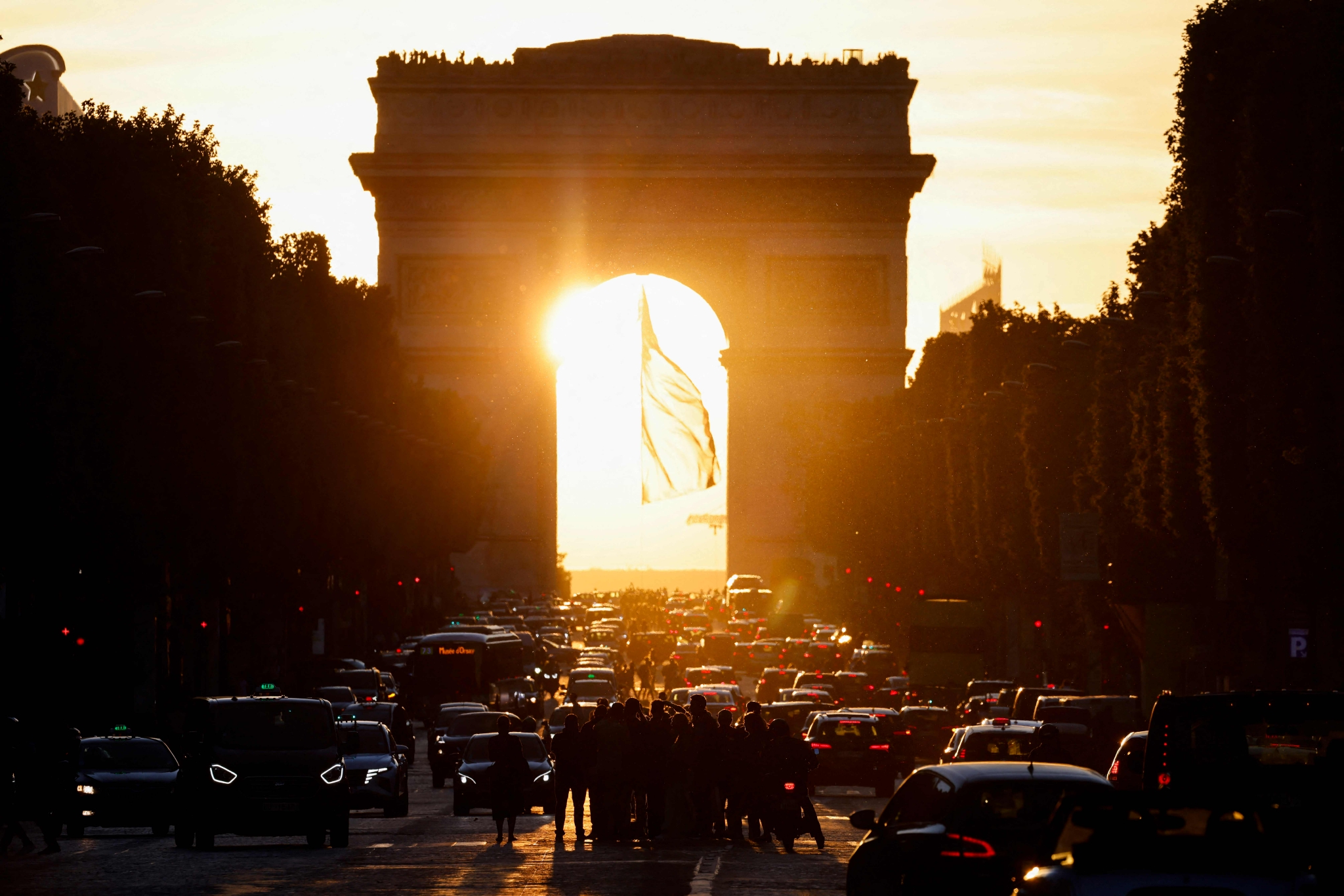 夕阳下的凯旋门