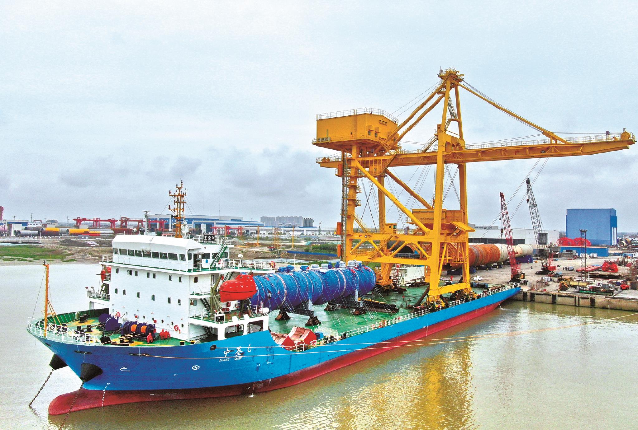 抓斗卸船机顺利发运