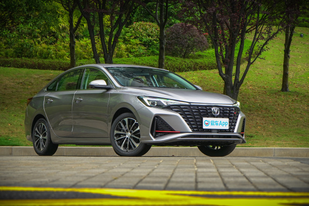 抢先试驾新款长安逸动plus外观优化换装电子挡把