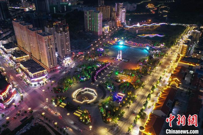 航拍贵州正安吉他广场夜景