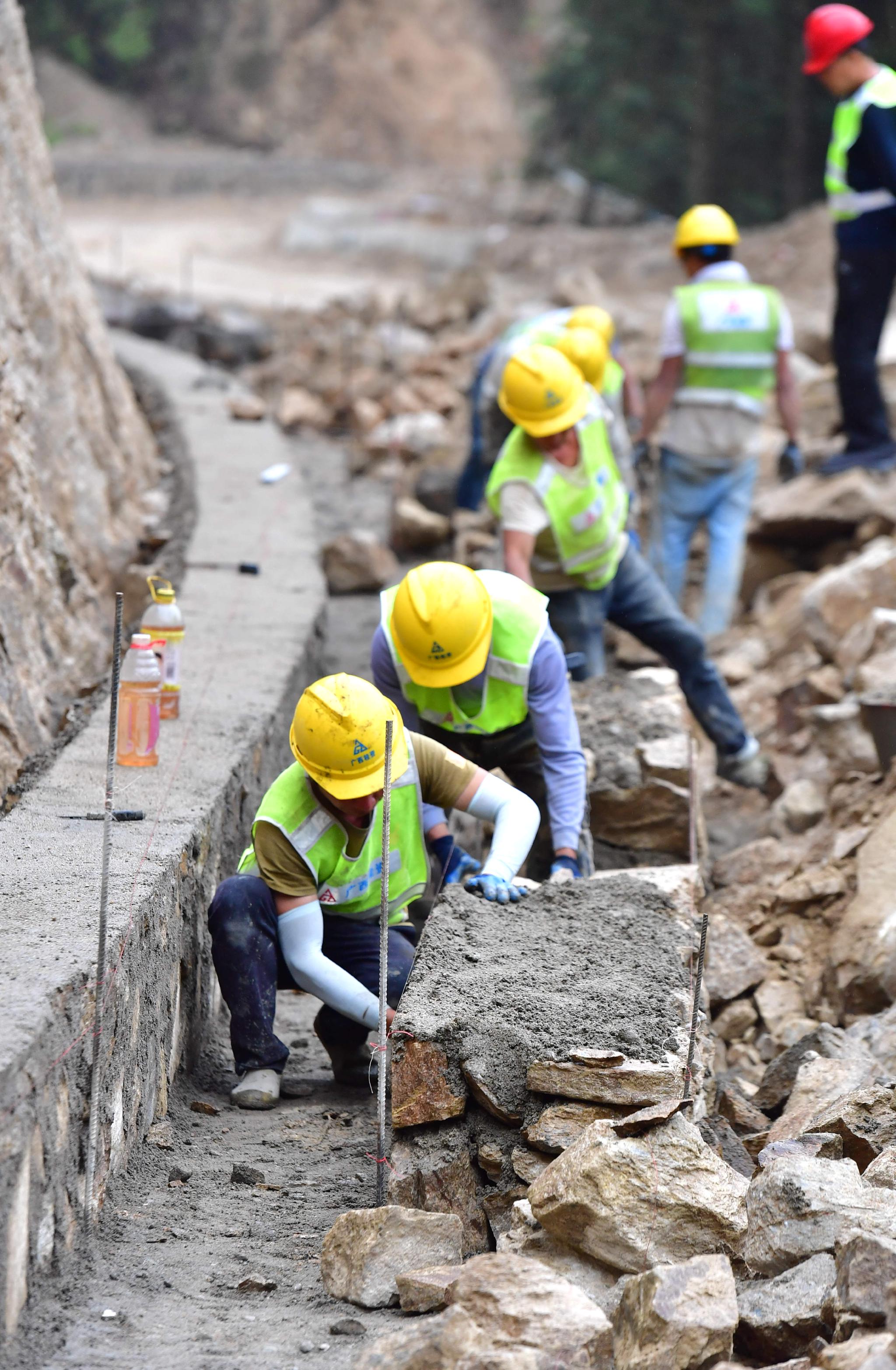 修通公路助振兴