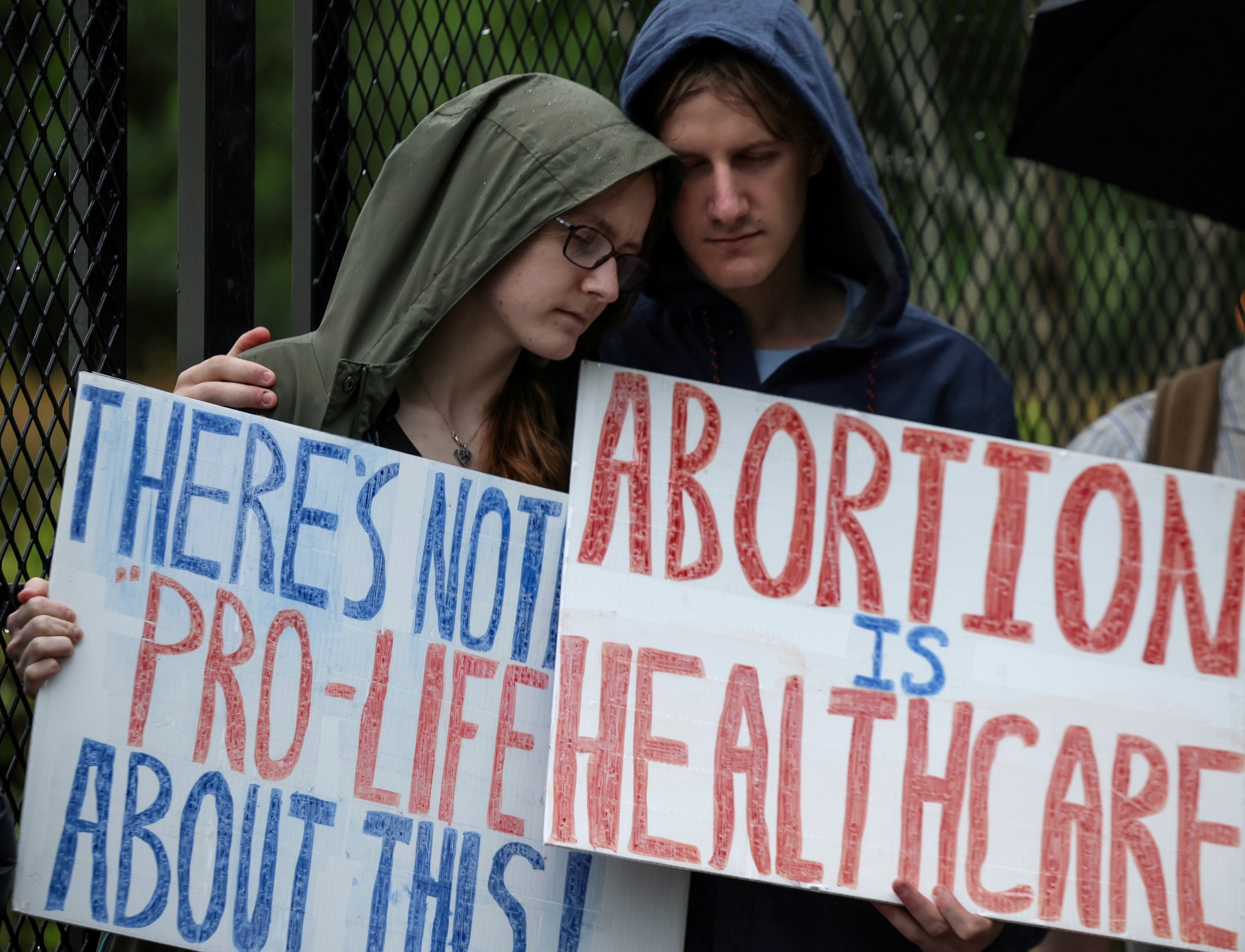 “最严苛堕胎法”惹众怒 美国多地爆发抗议活动