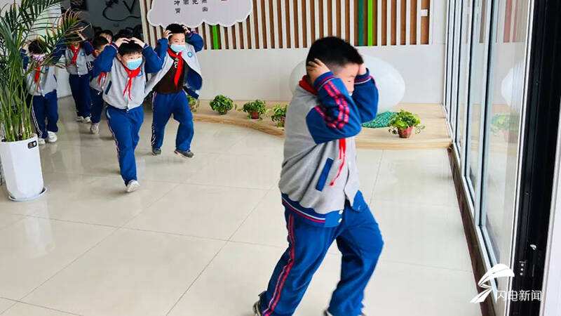 德州各地举办“应急课” 提高师生防灾减灾意识和自救互救能力休闲区蓝鸢梦想 - Www.slyday.coM