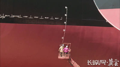 工人正在建造B85K绿色节能环保型散货船。长城网·冀云客户端记者 郭政 摄