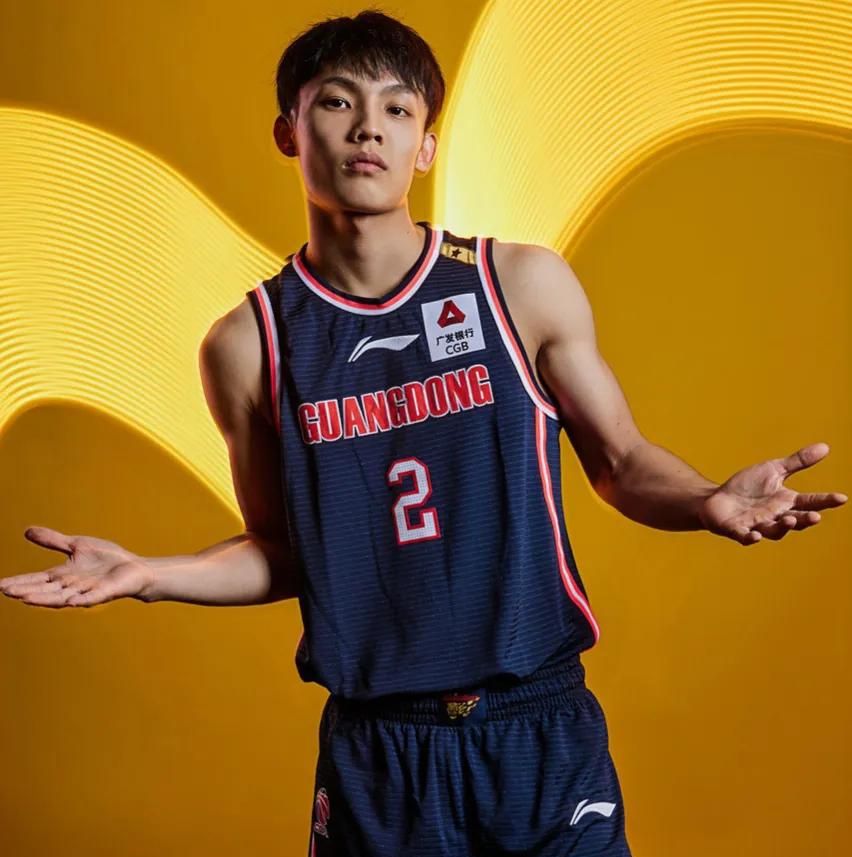 曹芳直言徐杰赚钱不如自己多cba如此低廉工资为何挤破头加入