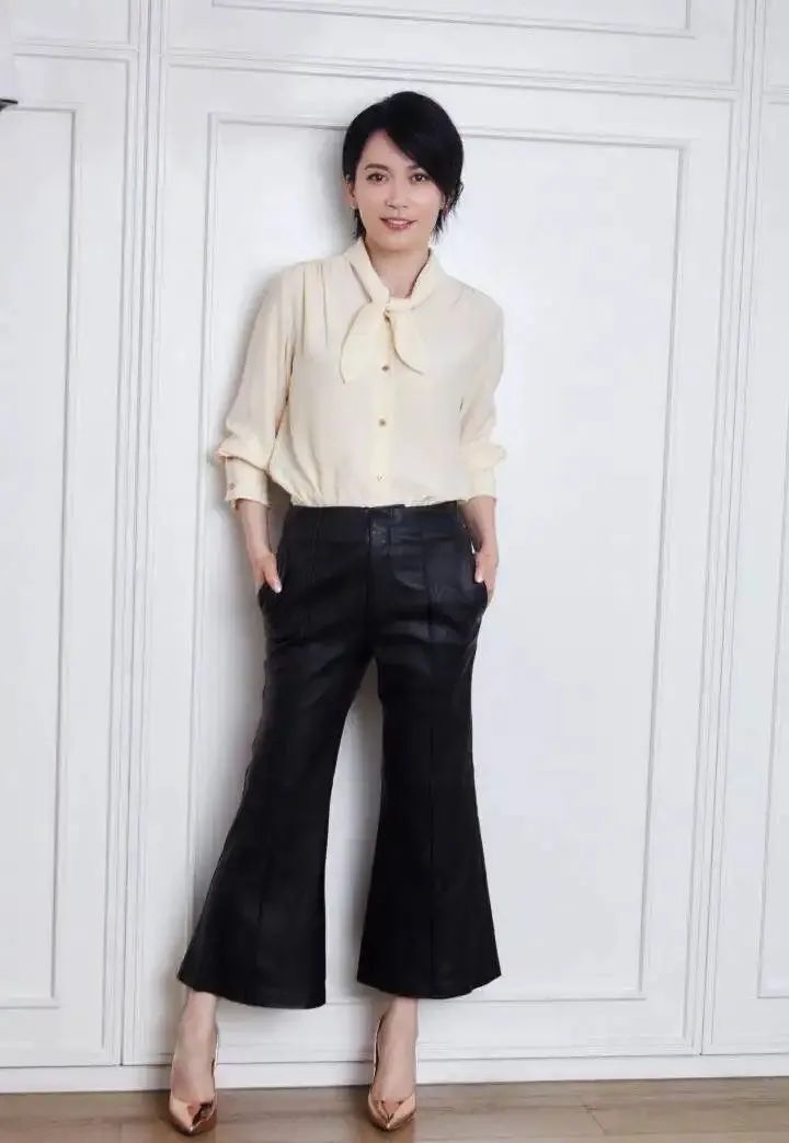 真正会穿衣的气质女人不会穿丝袜配高跟鞋看俞飞鸿就知道了