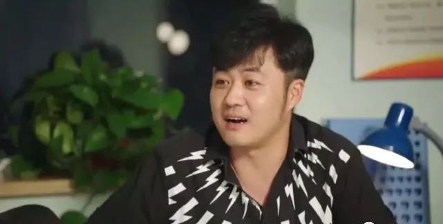 赵本山弟子金鸿鸣娶美女音乐老师如今38岁婚姻生活很幸福