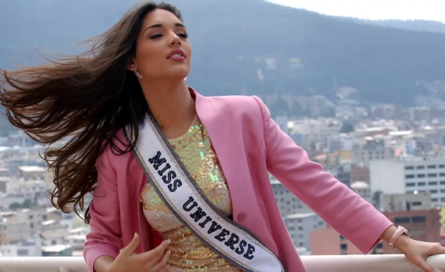 2011年12月28日艾米莉-维嘉与nba球星艾尔-霍福德正式结婚,作为nba中