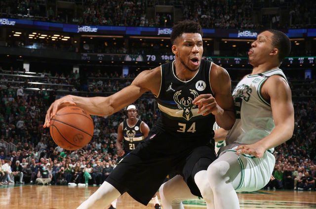 2.9％概率大逆转!卫冕冠军创奇迹!字母哥狂轰40＋11,联盟第一了休闲区蓝鸢梦想 - Www.slyday.coM