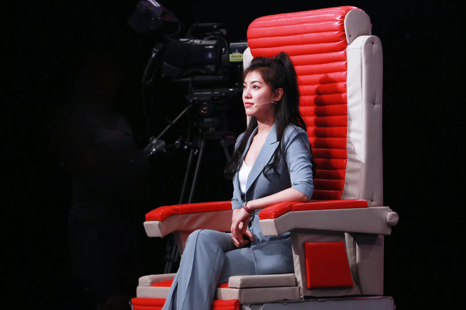 除了颜值在线的赵文琪以及比五毛特效优秀的特效画面之外,这部电影在