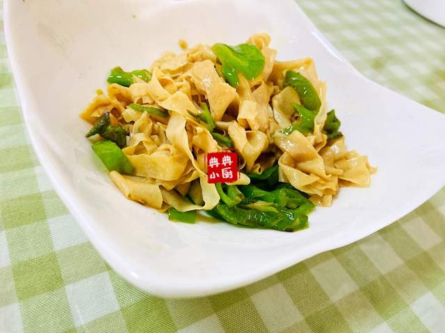 青椒炒蛋白肉,口感不腻,鲜香下饭,第一口就能惊艳到你|蛋白肉|青椒