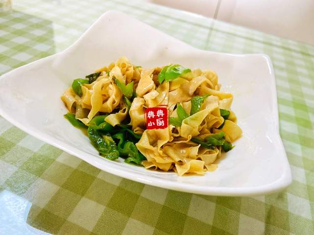 青椒炒蛋白肉,口感不腻,鲜香下饭,第一口就能惊艳到你|蛋白肉|青椒