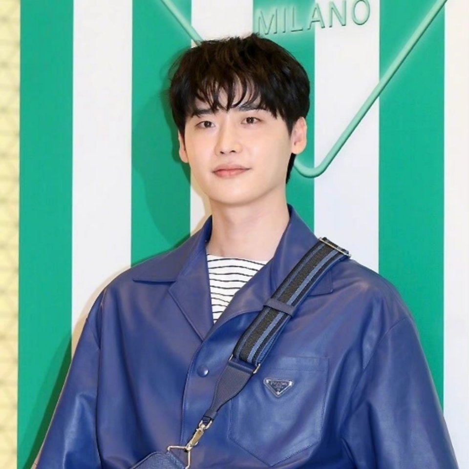 李钟硕今日出席活动近照大家觉得状态如何