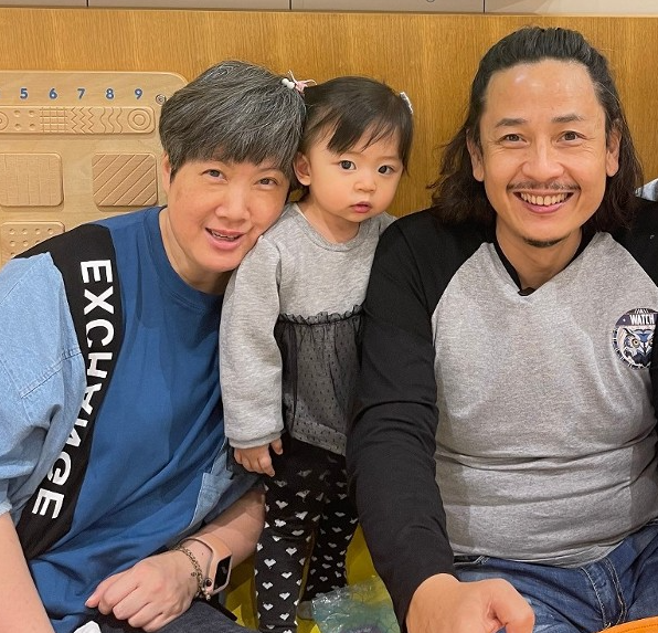 黄泽锋97岁母亲因新冠去世,丧母50天设灵堂,首次看到遗容后泪崩休闲区蓝鸢梦想 - Www.slyday.coM 黄泽锋97岁母亲因新冠去世,丧母50天设灵堂,首次看到遗容后泪崩休闲区蓝鸢梦想 - Www.slyday.coM