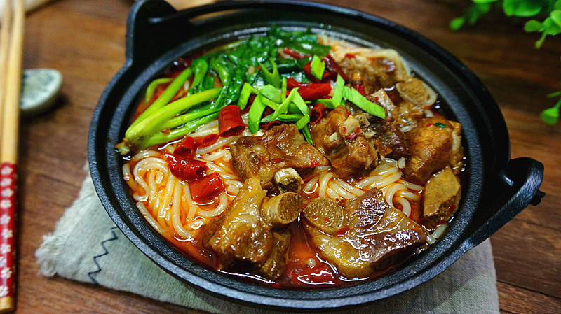 营养简单的排骨米线咸香开胃麻辣爽滑手残党也能一次搞定