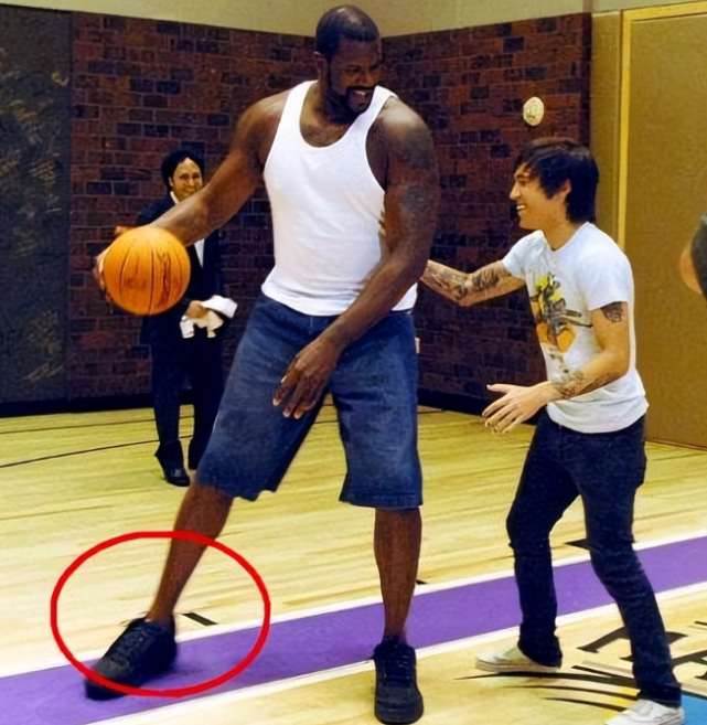 奥尼尔肌肉才是非人类存在小腿纤细如少女手臂粗得像p图