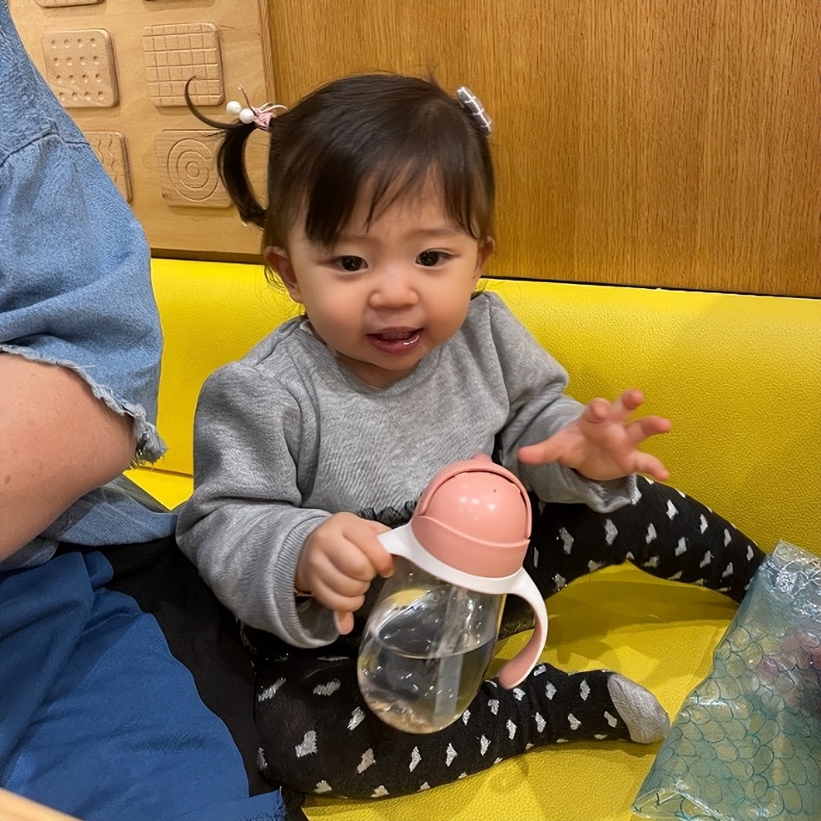 黄泽锋97岁母亲因新冠去世,丧母50天设灵堂,首次看到遗容后泪崩休闲区蓝鸢梦想 - Www.slyday.coM 黄泽锋97岁母亲因新冠去世,丧母50天设灵堂,首次看到遗容后泪崩休闲区蓝鸢梦想 - Www.slyday.coM