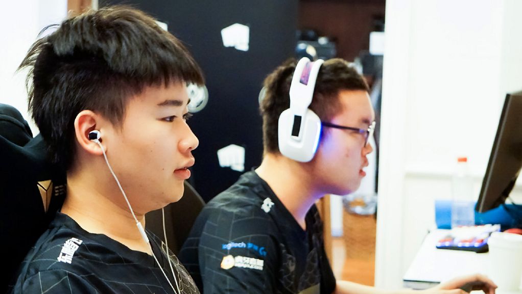 RNG主力ADC豪取五杀,韩国赛场却毫无掌声,LCK观众引发热议休闲区蓝鸢梦想 - Www.slyday.coM